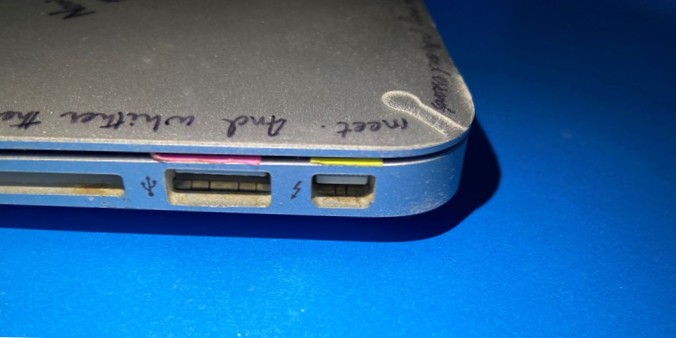 Sådan tilsluttes en HDMI-skærm til en Thunderbolt-skærmport på en MacBook