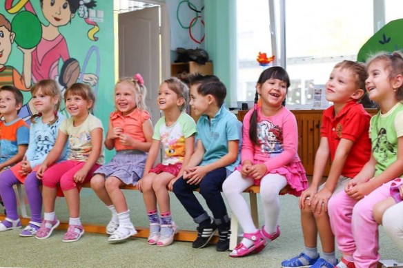 Co zahrnuje kontrola pozadí péče o děti?