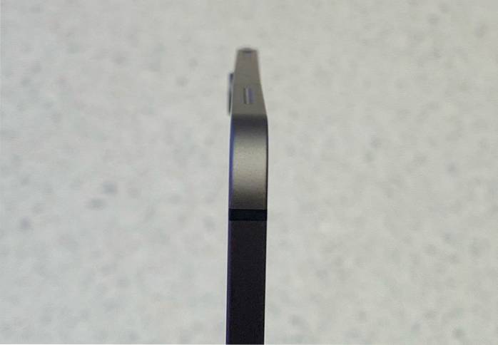 Apple admite que algunos profesionales del iPad están un poco torcidos, pero afirma que eso es normal