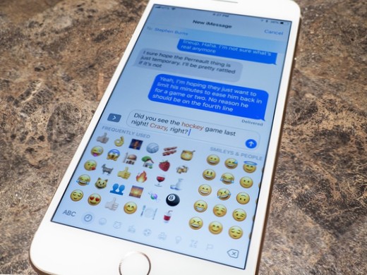 how do you make a thumbs up on iphone text