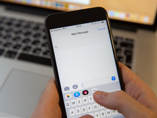 how to schedule a text message on iphone