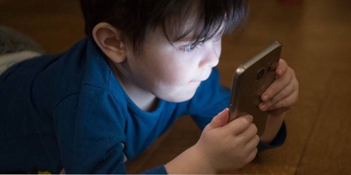 Les enfants doivent-ils être exposés à la technologie à un âge précoce??