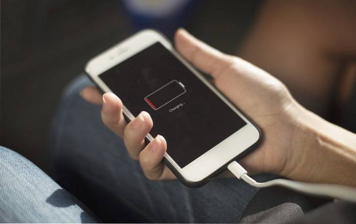 How to Save Phone Battery While You Travel
